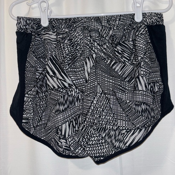 Under Armour Running Shorts - Picture 3 of 3